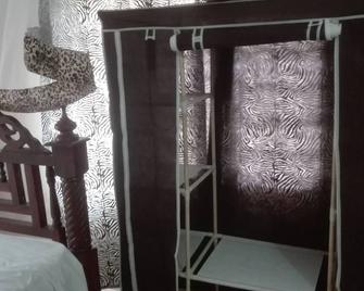 Mzalendo holiday apartments and guest House - Malindi - Sypialnia