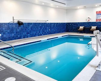 La Quinta Inn & Suites by Wyndham Tracy - Tracy - Zwembad