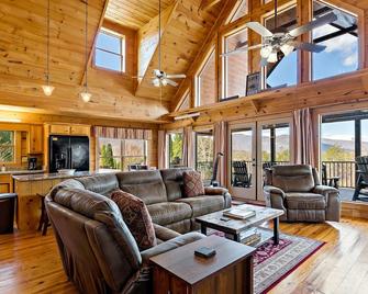 Cozy Bear Lodge - Big View, Spacious Home! - Mill Spring - Sala de estar