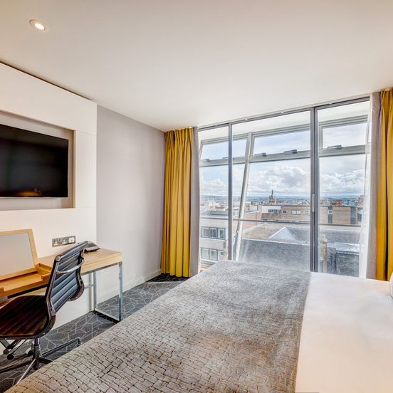 Bedroom view of Apex City of Glasgow Hotel