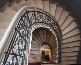 Antique Hostel - Bucharest - Stairs