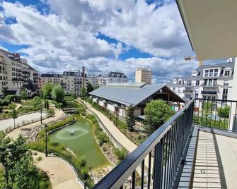 Sublime appartement 4 étoiles neuf T3 àPuteaux 61m2 proche La Défense, 10m2 de terrasse avec magnifique vue - Puteaux - Balkon