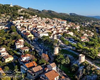 Villa of character with swimming pool and panoramic view on the gulf of Marseill - Allauch - Extérieur