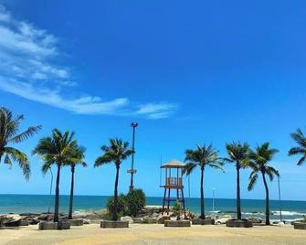 Beach Front Modern Room + Free Hi Speed Wi-Fi - Rayong - Beach