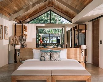 Coconut Island, Three-Bedroom Oceanview Pool Villa at Phuket - Ratsada - Wohnzimmer