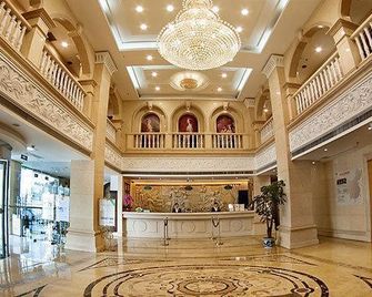 Vienna Hotel Yangzhou Yangzhou Slender West Lake Wenchangge - Yangzhou - Front desk