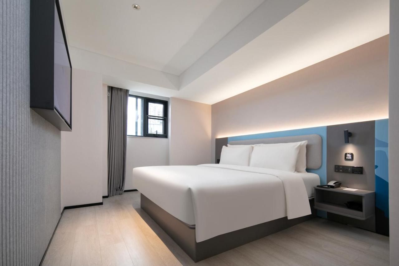 Atour Light Hotel Wuhan Jiangtan Jianghan Road Pedestrian Street thumbnail 2
