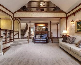 English Cottage Pool Home Florida Style - Orange Park - Huiskamer