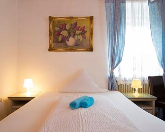 Hotel Moosbichl - Munich - Bedroom
