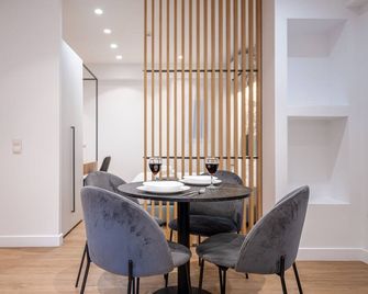 Kriel Suites By LIV Homes Room 102 - Athens - Dining room