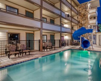 Best Western Johnson's Inn Downtown Gatlinburg - Gatlinburg - Pool
