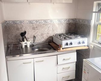 Posada Hostel La Piedra Mística - La Pedrera - Küche