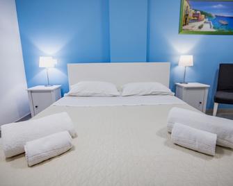 Belvedere Rent Rooms - Campofelice di Roccella - Bedroom