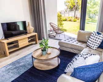 4 Lulworth - Johannesburg - Huiskamer