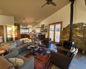 Luxury, custom built home located at the base of the Teton Mountain range. - Driggs - Sala de estar
