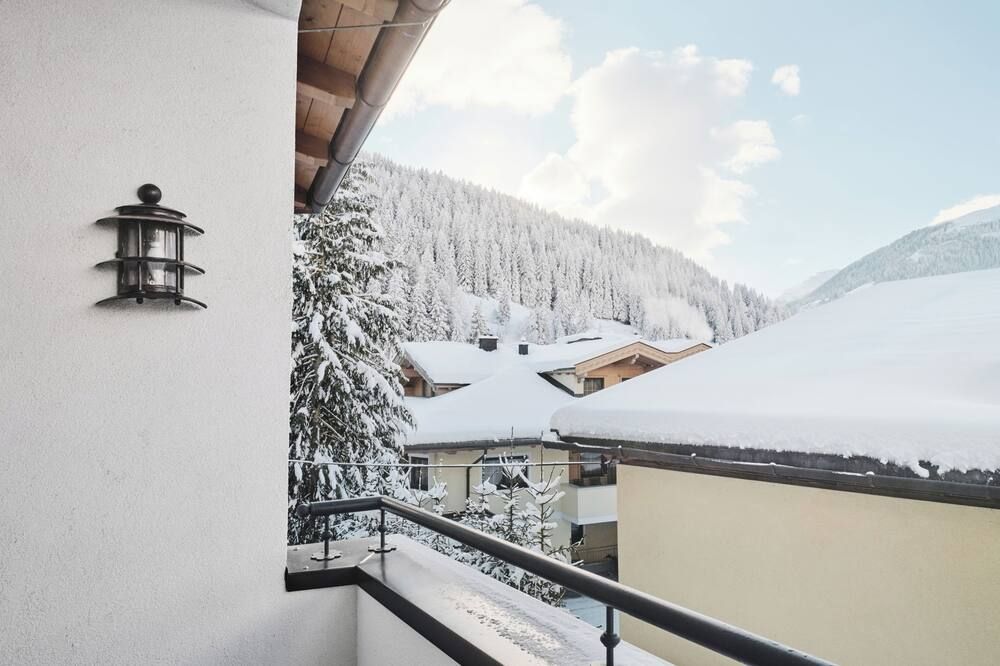 Hotel Alpenjuwel 4 Sterne Superior - Tux - מרפסת