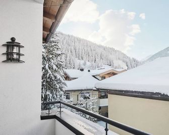 Hotel Alpenjuwel 4 Sterne Superior - Tux - Balcón
