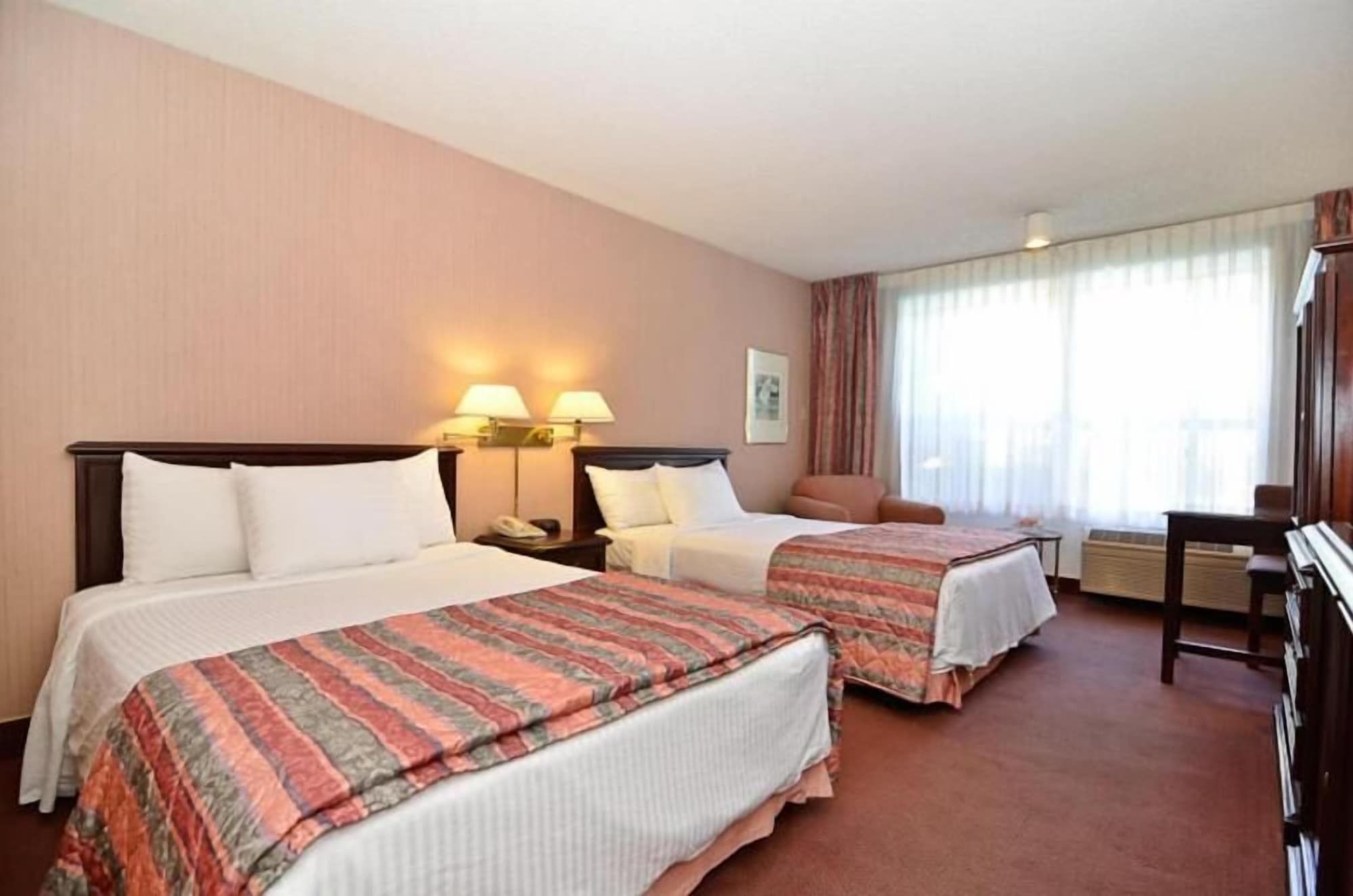 Days Inn & Suites by Wyndham Mountain View - מאונטיין ויו - חדר שינה