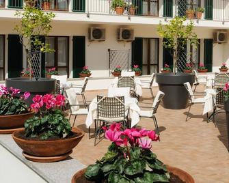 Hotel Angedras - Alguer - Patio