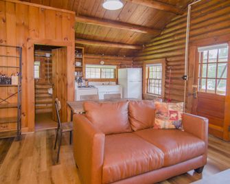 Mountain Lake Cottages - Westmore - Sala de estar