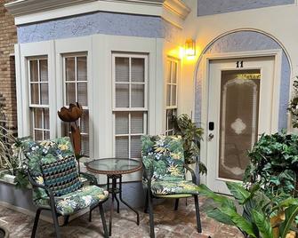 #11 2-bedroom apartment in historic Lorain, across from Palace Theatre. - Lorain - Patio