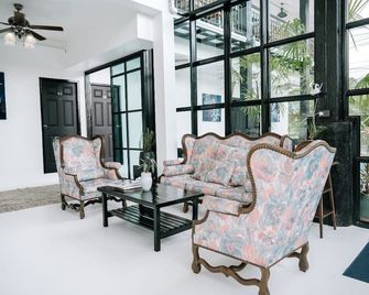 The Courtyard Chiangrai - Chiang Rai - Wohnzimmer