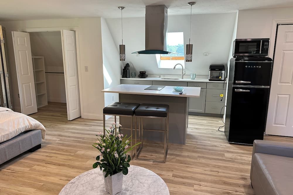 Beatiful Studio in Raynham MA, minutes to shopping, Massasoit State park, etc