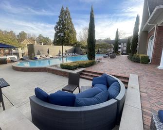Spacious 1 Bedroom Retreat. The perfect bled of when Luxury meets Comfort. - Peachtree City - Басейн