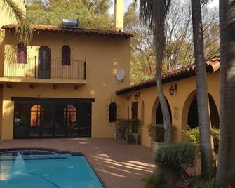 Airport Tower Lodge - Kempton Park - Pool