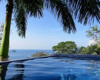 Casa con espectacular vista al mar - Quepos - Pool