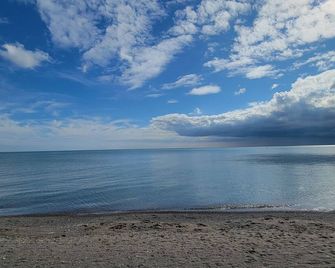 2 Private Beach Front Cottages on the Lake in Beautiful Port Stanley - Port Stanley - Playa