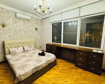 View of Baku Boulevard apartment by Bea Paradise - Baku - Bedroom