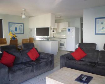 Lindomare - Caloundra - Living room