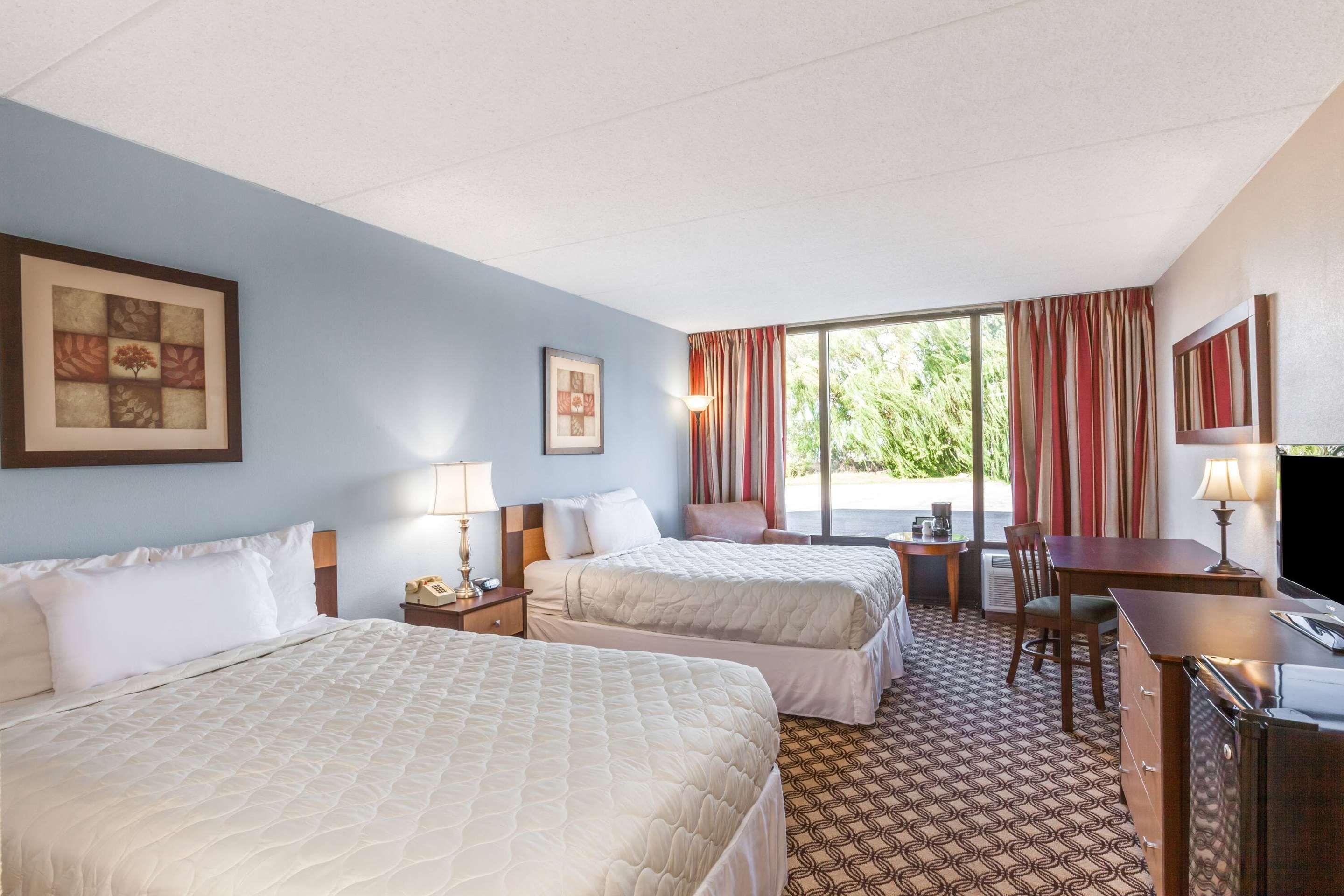 Days Inn by Wyndham Syracuse thumbnail 3