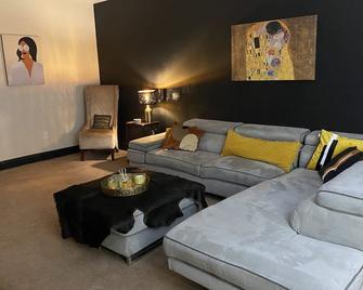 1 BR apartment w/W&D and patio - Aliquippa - Living room
