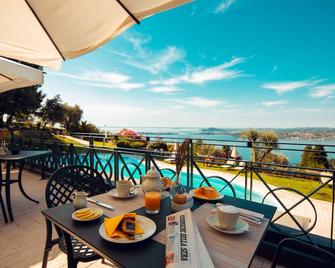 Domina Borgo degli Ulivi - Garda Lake - גארדונה ריביירה - מרפסת