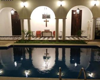 Hotel Hacienda Margot - Valladolid - Pool
