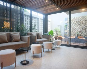Sans Hotel Rg Living Jogja By RedDoorz - Depok - Lounge