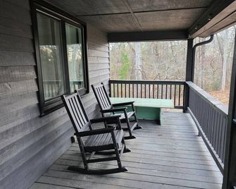 Lake Russell Cabin Dog-Friendly, Secluded 4 Acres - Elberton - Balcony
