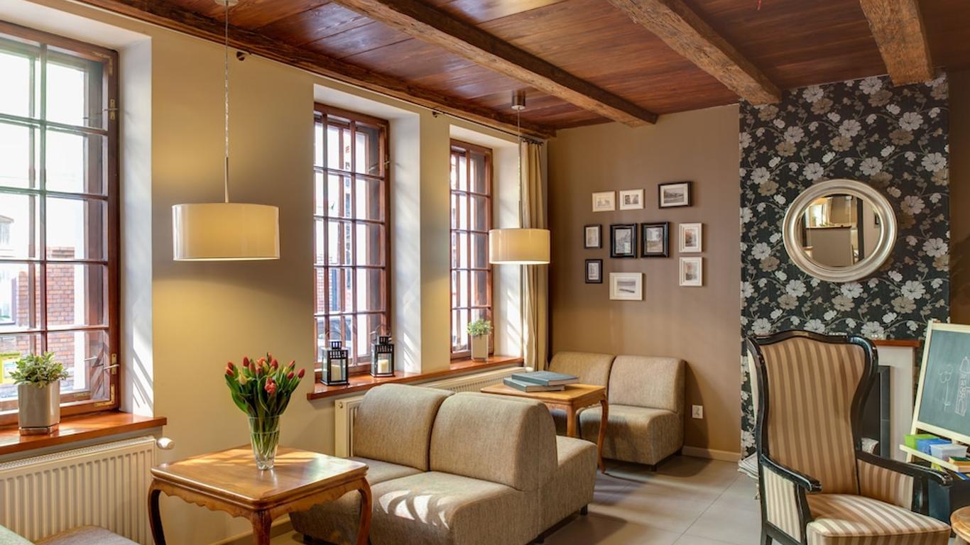 هوتل تشارنا روزا