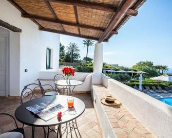 Hotel Ravesi - Malfa - Balkon