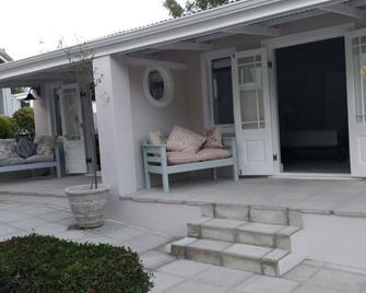 Bergview Guesthouse Swellendam - Swellendam - Patio