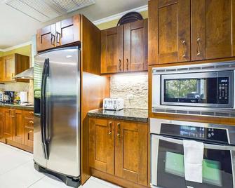 Villa Carao #3 - A Private 4 Bedroom Resort Villa - Puerto Viejo - Cocina