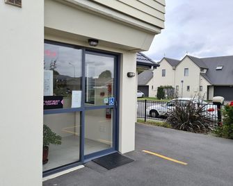 123 Motel - Christchurch - Outdoors view