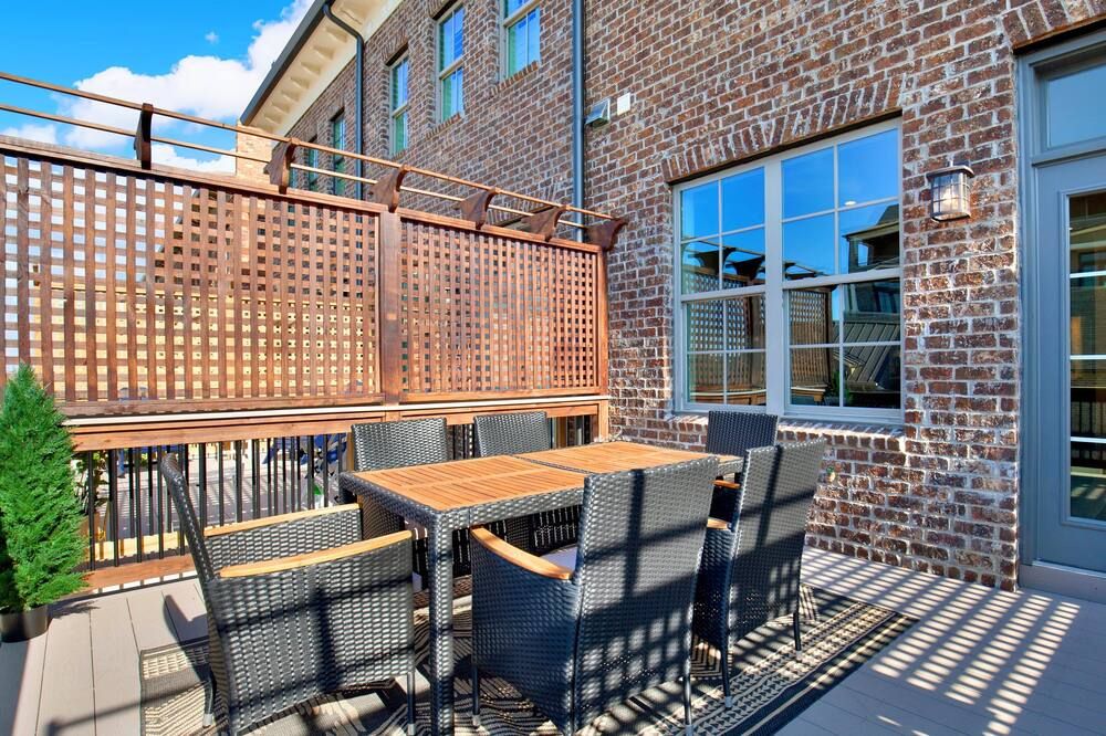 Luxe New Construction with River View, Pool Table - סאוואנה - מרפסת