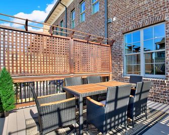 Luxe New Construction with River View, Pool Table - Savannah - Balcony