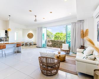 mVillas - Luxury 2Bed 2Bath Condo w Pool - Tamarindo - Salon