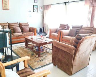 Make Memorable Moments In Moshi With Faraja's Homestay - Moshi - Wohnzimmer