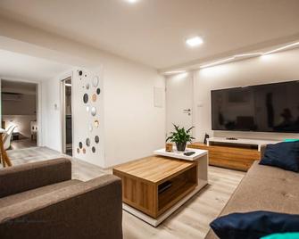 Cozy Little Apartments - Ig - Sala de estar