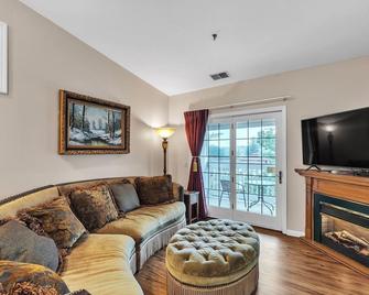 Grand Wood Suites - 3rd Floor Front Side Corner Penthouse Suite 301 - Nashville - Living room